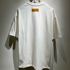 LouisVuitt*路易*登 2026春夏全新系列单品上线,非常时髦前卫的一款男女同款短袖T恤,标识logo图案印花修 LouisVuitt*路易*登 2026春夏全新系列单品上线,非常时髦前卫的一款男女同款短袖T恤,标识logo图案印花修