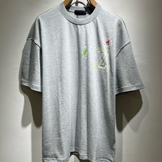 LouisVuitt*路易*登 2026春夏全新系列单品上线,非常时髦前卫的一款男女同款短袖T恤,标识logo图案印花修 LouisVuitt*路易*登 2026春夏全新系列单品上线,非常时髦前卫的一款男女同款短袖T恤,标识logo图案印花修