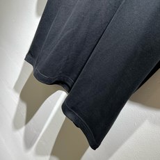 LouisVuitt*路易*登 2026春夏全新系列单品上线,非常时髦前卫的一款男女同款短袖T恤,标识logo图案印花修 LouisVuitt*路易*登 2026春夏全新系列单品上线,非常时髦前卫的一款男女同款短袖T恤,标识logo图案印花修