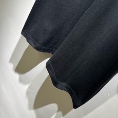 LouisVuitt*路易*登 2026春夏全新系列单品上线,非常时髦前卫的一款男女同款短袖T恤,标识logo图案印花修 LouisVuitt*路易*登 2026春夏全新系列单品上线,非常时髦前卫的一款男女同款短袖T恤,标识logo图案印花修