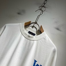 LouisVuitt*路易*登 2026春夏全新系列单品上线,非常时髦前卫的一款男女同款短袖T恤,标识logo图案印花修 LouisVuitt*路易*登 2026春夏全新系列单品上线,非常时髦前卫的一款男女同款短袖T恤,标识logo图案印花修