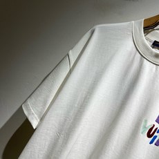 LouisVuitt*路易*登 2026春夏全新系列单品上线,非常时髦前卫的一款男女同款短袖T恤,标识logo图案印花修 LouisVuitt*路易*登 2026春夏全新系列单品上线,非常时髦前卫的一款男女同款短袖T恤,标识logo图案印花修