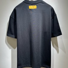 LouisVuitt*路易*登 2026春夏全新系列单品上线,非常时髦前卫的一款男女同款短袖T恤,标识logo图案印花修 LouisVuitt*路易*登 2026春夏全新系列单品上线,非常时髦前卫的一款男女同款短袖T恤,标识logo图案印花修