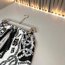 Dolce&Gabba*a 杜嘉*纳2026春夏新款男女同款👫睡衣套装,专柜同步发售!定制专属丝绸棉面料,衣身logo图 Dolce&Gabba*a 杜嘉*纳2026春夏新款男女同款👫睡衣套装,专柜同步发售!定制专属丝绸棉面料,衣身logo图