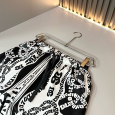Dolce&Gabba*a 杜嘉*纳2026春夏新款男女同款👫睡衣套装,专柜同步发售!定制专属丝绸棉面料,衣身logo图 Dolce&Gabba*a 杜嘉*纳2026春夏新款男女同款👫睡衣套装,专柜同步发售!定制专属丝绸棉面料,衣身logo图