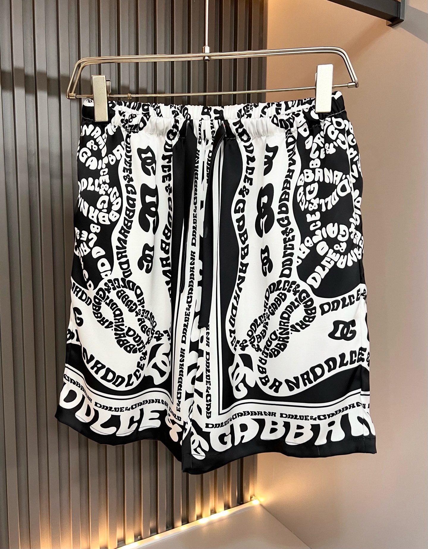 Dolce&Gabba*a 杜嘉*纳2026春夏新款男女同款👫睡衣套装,专柜同步发售!定制专属丝绸棉面料,衣身logo图 Dolce&Gabba*a 杜嘉*纳2026春夏新款男女同款👫睡衣套装,专柜同步发售!定制专属丝绸棉面料,衣身logo图
