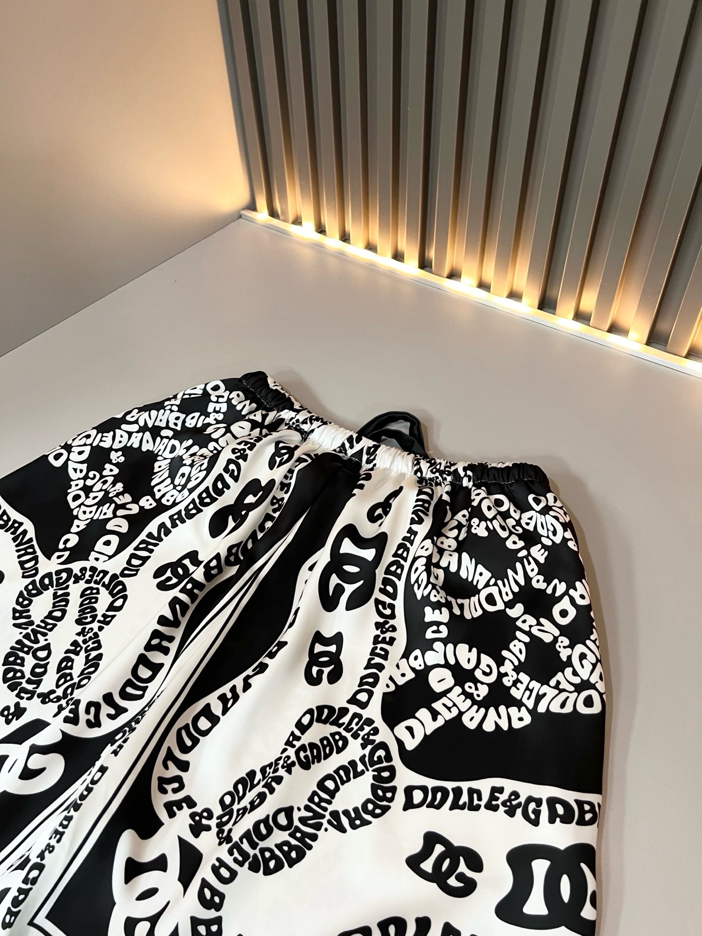 Dolce&Gabba*a 杜嘉*纳2026春夏新款男女同款👫睡衣套装,专柜同步发售!定制专属丝绸棉面料,衣身logo图 Dolce&Gabba*a 杜嘉*纳2026春夏新款男女同款👫睡衣套装,专柜同步发售!定制专属丝绸棉面料,衣身logo图