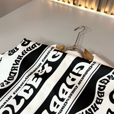 Dolce&Gabba*a 杜嘉*纳2026春夏新款男女同款👫睡衣套装,专柜同步发售!定制专属丝绸棉面料,衣身logo图 Dolce&Gabba*a 杜嘉*纳2026春夏新款男女同款👫睡衣套装,专柜同步发售!定制专属丝绸棉面料,衣身logo图