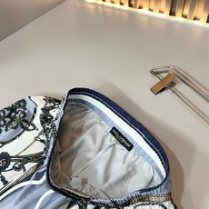 Dolce&Gabba*a 杜嘉*纳2026春夏新款男女同款👫睡衣套装,专柜同步发售!定制专属丝绸棉面料,衣身logo图 Dolce&Gabba*a 杜嘉*纳2026春夏新款男女同款👫睡衣套装,专柜同步发售!定制专属丝绸棉面料,衣身logo图