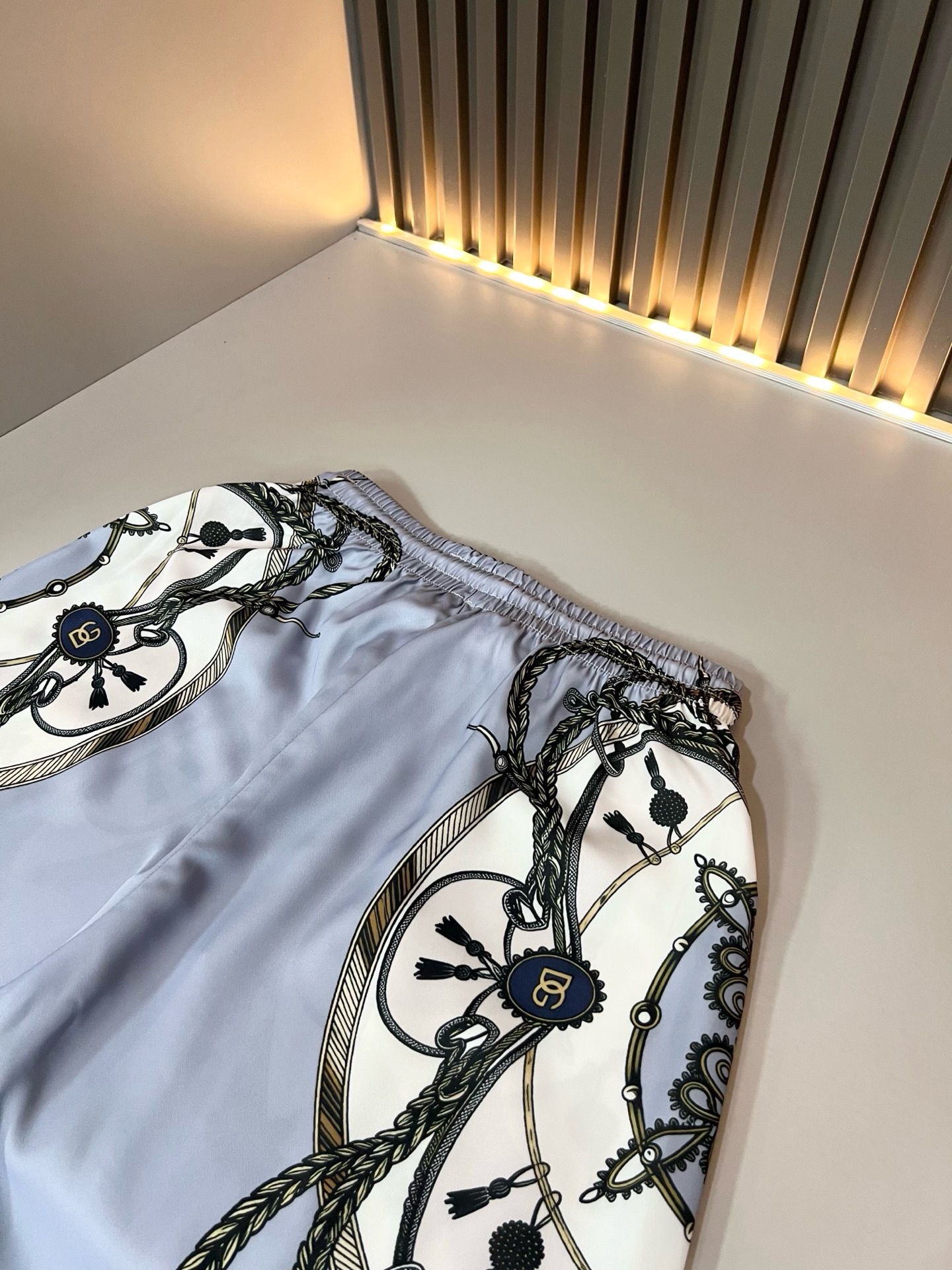 Dolce&Gabba*a 杜嘉*纳2026春夏新款男女同款👫睡衣套装,专柜同步发售!定制专属丝绸棉面料,衣身logo图 Dolce&Gabba*a 杜嘉*纳2026春夏新款男女同款👫睡衣套装,专柜同步发售!定制专属丝绸棉面料,衣身logo图