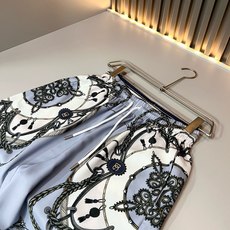 Dolce&Gabba*a 杜嘉*纳2026春夏新款男女同款👫睡衣套装,专柜同步发售!定制专属丝绸棉面料,衣身logo图 Dolce&Gabba*a 杜嘉*纳2026春夏新款男女同款👫睡衣套装,专柜同步发售!定制专属丝绸棉面料,衣身logo图