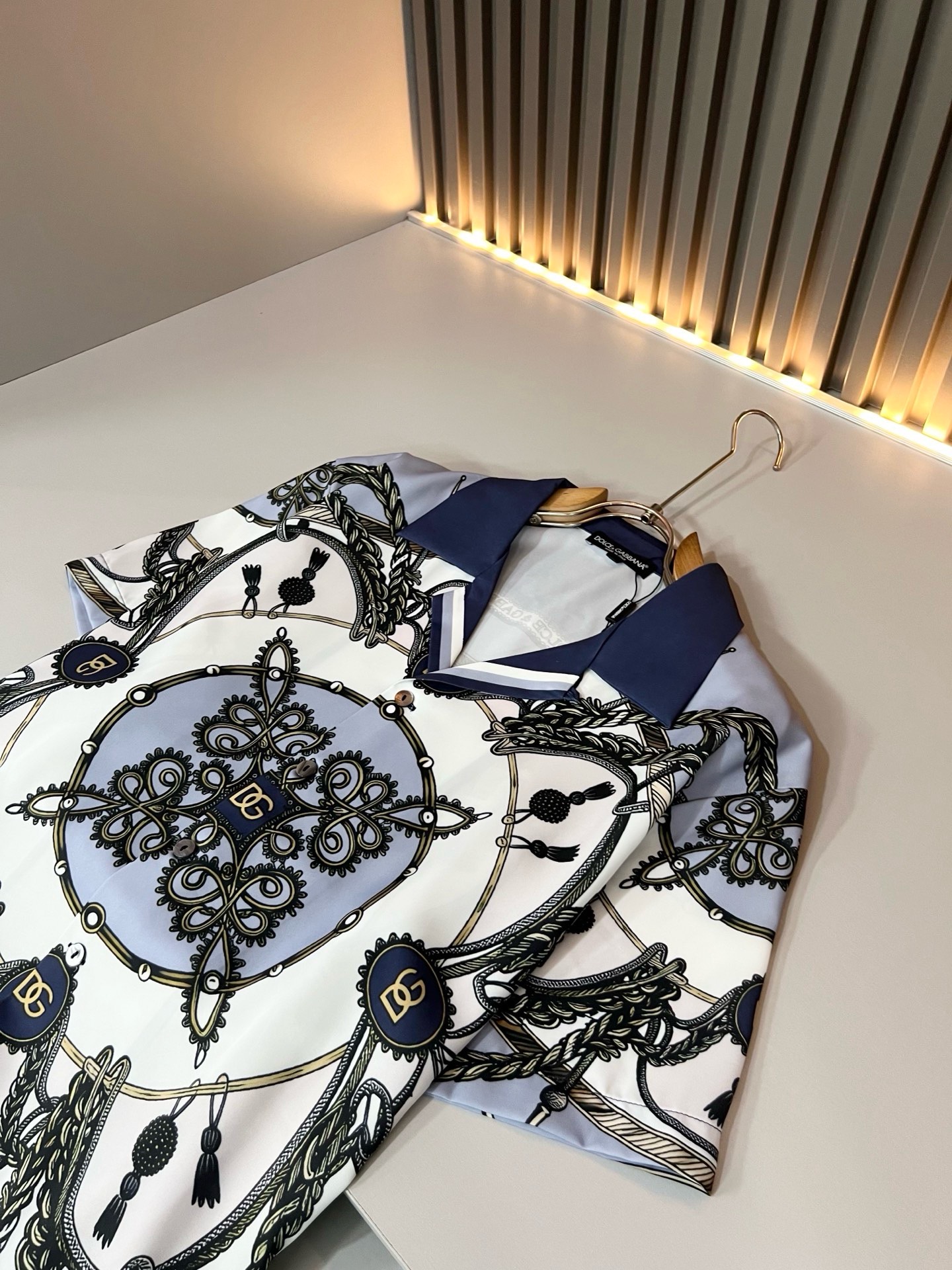 Dolce&Gabba*a 杜嘉*纳2026春夏新款男女同款👫睡衣套装,专柜同步发售!定制专属丝绸棉面料,衣身logo图 Dolce&Gabba*a 杜嘉*纳2026春夏新款男女同款👫睡衣套装,专柜同步发售!定制专属丝绸棉面料,衣身logo图