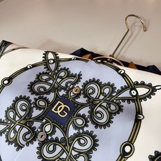 Dolce&Gabba*a 杜嘉*纳2026春夏新款男女同款👫睡衣套装,专柜同步发售!定制专属丝绸棉面料,衣身logo图 Dolce&Gabba*a 杜嘉*纳2026春夏新款男女同款👫睡衣套装,专柜同步发售!定制专属丝绸棉面料,衣身logo图