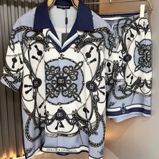 Dolce&Gabba*a 杜嘉*纳2026春夏新款男女同款👫睡衣套装,专柜同步发售!定制专属丝绸棉面料,衣身logo图 Dolce&Gabba*a 杜嘉*纳2026春夏新款男女同款👫睡衣套装,专柜同步发售!定制专属丝绸棉面料,衣身logo图
