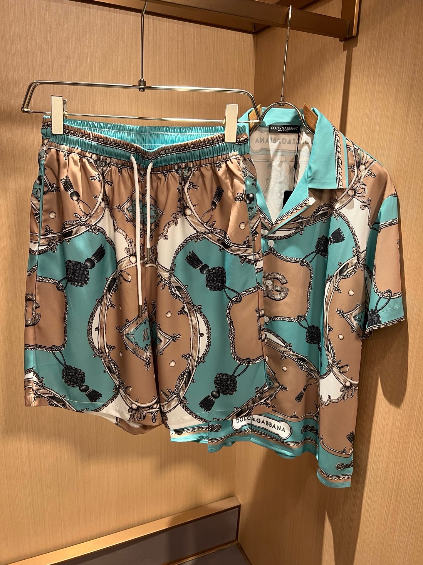 Dolce&Gabba*a 杜嘉*纳2026春夏新款男女同款👫睡衣套装，专柜同步发售！定制专属丝绸棉面料，衣身logo图