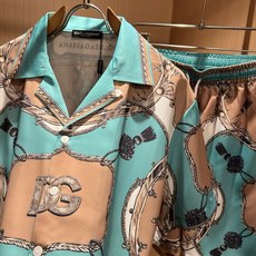 Dolce&Gabba*a 杜嘉*纳2026春夏新款男女同款👫睡衣套装,专柜同步发售!定制专属丝绸棉面料,衣身logo图 Dolce&Gabba*a 杜嘉*纳2026春夏新款男女同款👫睡衣套装,专柜同步发售!定制专属丝绸棉面料,衣身logo图