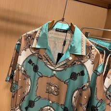 Dolce&Gabba*a 杜嘉*纳2026春夏新款男女同款👫睡衣套装,专柜同步发售!定制专属丝绸棉面料,衣身logo图 Dolce&Gabba*a 杜嘉*纳2026春夏新款男女同款👫睡衣套装,专柜同步发售!定制专属丝绸棉面料,衣身logo图