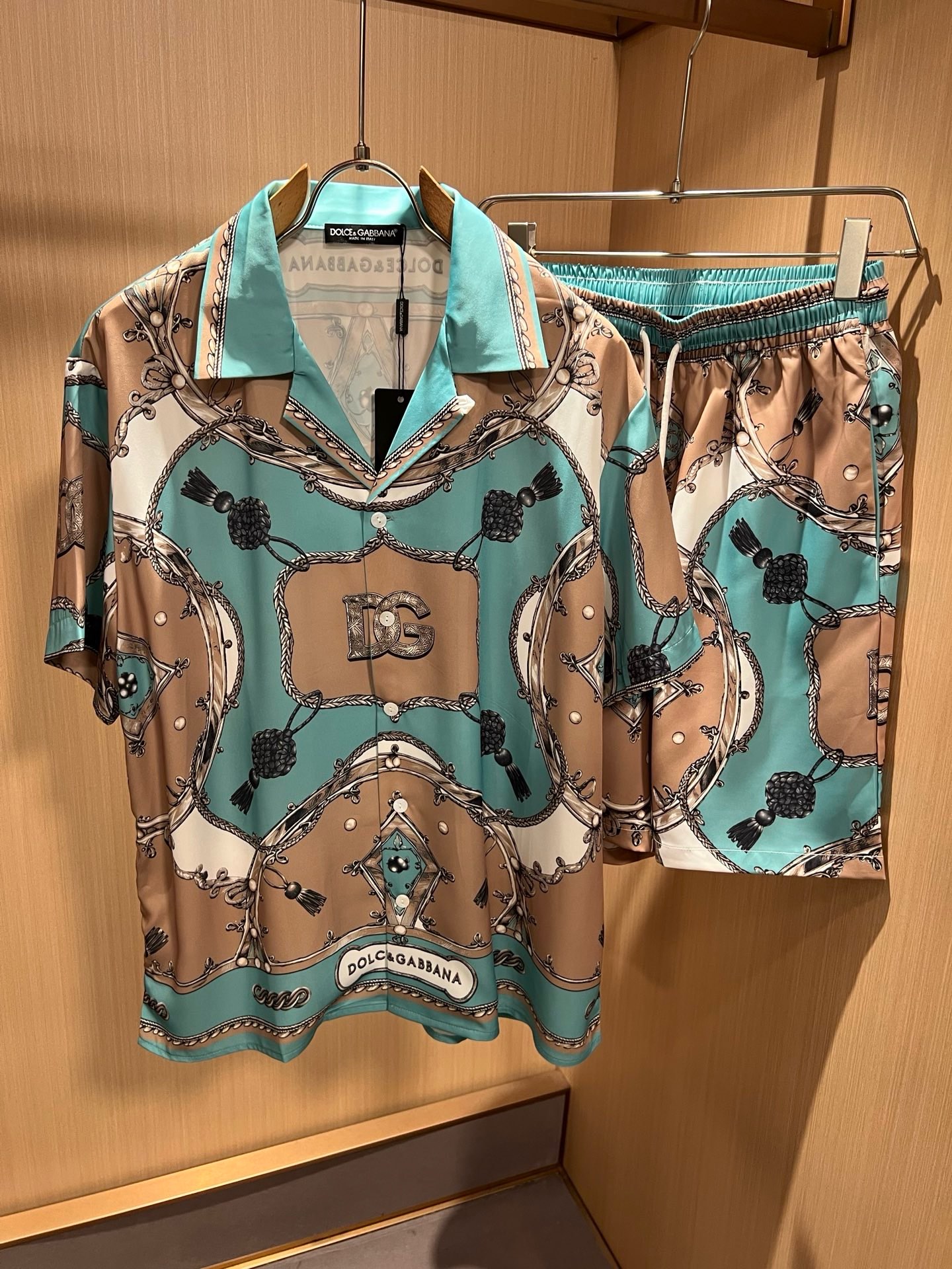 Dolce&Gabba*a 杜嘉*纳2026春夏新款男女同款👫睡衣套装，专柜同步发售！定制专属丝绸棉面料，衣身logo图