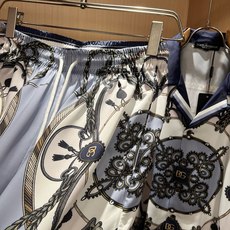 Dolce&Gabba*a 杜嘉*纳2026春夏新款男女同款👫睡衣套装,专柜同步发售!定制专属丝绸棉面料,衣身logo图 Dolce&Gabba*a 杜嘉*纳2026春夏新款男女同款👫睡衣套装,专柜同步发售!定制专属丝绸棉面料,衣身logo图