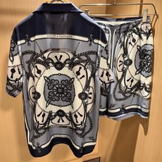 Dolce&Gabba*a 杜嘉*纳2026春夏新款男女同款👫睡衣套装,专柜同步发售!定制专属丝绸棉面料,衣身logo图 Dolce&Gabba*a 杜嘉*纳2026春夏新款男女同款👫睡衣套装,专柜同步发售!定制专属丝绸棉面料,衣身logo图