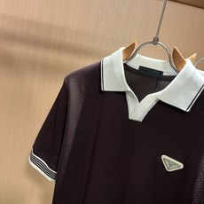 PRAD*A普*达2026春夏新款男士短袖针织短袖T恤,最新款全网独家首上!!~既经典有时尚百搭,谁不爱啊,将经典再次展 PRAD*A普*达2026春夏新款男士短袖针织短袖T恤,最新款全网独家首上!!~既经典有时尚百搭,谁不爱啊,将经典再次展
