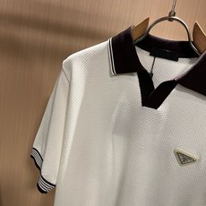 PRAD*A普*达2026春夏新款男士短袖针织短袖T恤,最新款全网独家首上!!~既经典有时尚百搭,谁不爱啊,将经典再次展 PRAD*A普*达2026春夏新款男士短袖针织短袖T恤,最新款全网独家首上!!~既经典有时尚百搭,谁不爱啊,将经典再次展