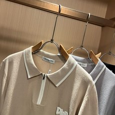 Dio*迪家 2026春夏新款男女同款👫针织短袖T恤,专柜同步发售!定制专属针织原版面料!采用logo徽章工艺设计!简约 Dio*迪家 2026春夏新款男女同款👫针织短袖T恤,专柜同步发售!定制专属针织原版面料!采用logo徽章工艺设计!简约