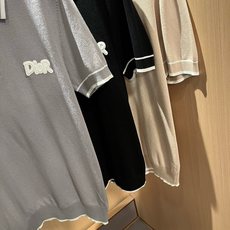 Dio*迪家 2026春夏新款男女同款👫针织短袖T恤,专柜同步发售!定制专属针织原版面料!采用logo徽章工艺设计!简约 Dio*迪家 2026春夏新款男女同款👫针织短袖T恤,专柜同步发售!定制专属针织原版面料!采用logo徽章工艺设计!简约