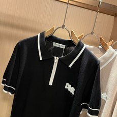 Dio*迪家 2026春夏新款男女同款👫针织短袖T恤,专柜同步发售!定制专属针织原版面料!采用logo徽章工艺设计!简约 Dio*迪家 2026春夏新款男女同款👫针织短袖T恤,专柜同步发售!定制专属针织原版面料!采用logo徽章工艺设计!简约