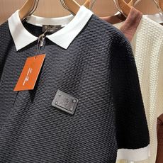 Loro Piana诺悠翩雅 2026春夏男士最新的贸易订单翻领针织短袖T恤,全品相!!上身舒适透气,不僵硬,整体有着丰 Loro Piana诺悠翩雅 2026春夏男士最新的贸易订单翻领针织短袖T恤,全品相!!上身舒适透气,不僵硬,整体有着丰