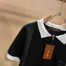 Loro Piana诺悠翩雅 2026春夏男士最新的贸易订单翻领针织短袖T恤,全品相!!上身舒适透气,不僵硬,整体有着丰 Loro Piana诺悠翩雅 2026春夏男士最新的贸易订单翻领针织短袖T恤,全品相!!上身舒适透气,不僵硬,整体有着丰