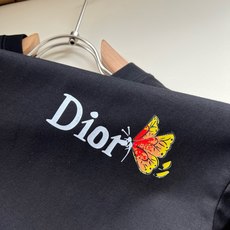 Dio*迪家 2026春夏新款男女同款👫短袖T恤,专柜同步发售!定制专属260克纯棉面料,定制原版工艺螺纹,胸前logo Dio*迪家 2026春夏新款男女同款👫短袖T恤,专柜同步发售!定制专属260克纯棉面料,定制原版工艺螺纹,胸前logo
