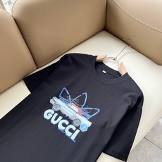 Gucc*古家 2026春夏新款男女同情侣款👫休闲宽松棉质圆领短袖T恤衫!贸易公司渠道稀出,同步官网发售 ! 2 Gucc*古家 2026春夏新款男女同情侣款👫休闲宽松棉质圆领短袖T恤衫!贸易公司渠道稀出,同步官网发售 ! 2