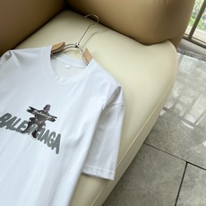 BALENCI*GA巴黎*家 2026春夏新款男女同款👫短袖T恤!走秀图案印花时尚休闲短袖T恤衫!设计logo压胶设计! BALENCI*GA巴黎*家 2026春夏新款男女同款👫短袖T恤!走秀图案印花时尚休闲短袖T恤衫!设计logo压胶设计!