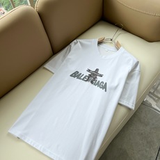 BALENCI*GA巴黎*家 2026春夏新款男女同款👫短袖T恤!走秀图案印花时尚休闲短袖T恤衫!设计logo压胶设计! BALENCI*GA巴黎*家 2026春夏新款男女同款👫短袖T恤!走秀图案印花时尚休闲短袖T恤衫!设计logo压胶设计!