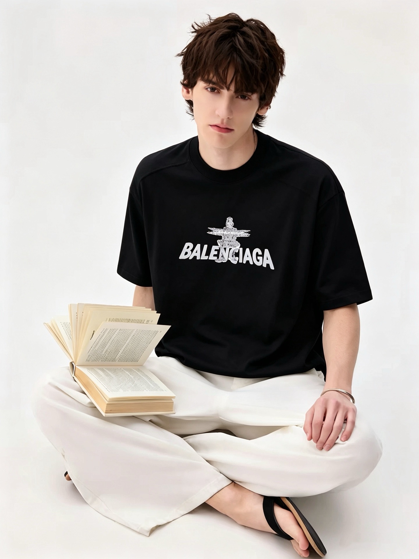 BALENCI*GA巴黎*家 2026春夏新款男女同款👫短袖T恤！走秀图案印花时尚休闲短袖T恤衫！设计logo压胶设计！