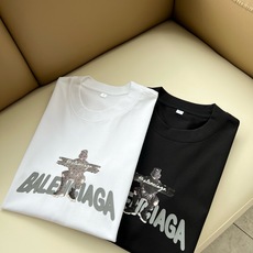 BALENCI*GA巴黎*家 2026春夏新款男女同款👫短袖T恤!走秀图案印花时尚休闲短袖T恤衫!设计logo压胶设计! BALENCI*GA巴黎*家 2026春夏新款男女同款👫短袖T恤!走秀图案印花时尚休闲短袖T恤衫!设计logo压胶设计!