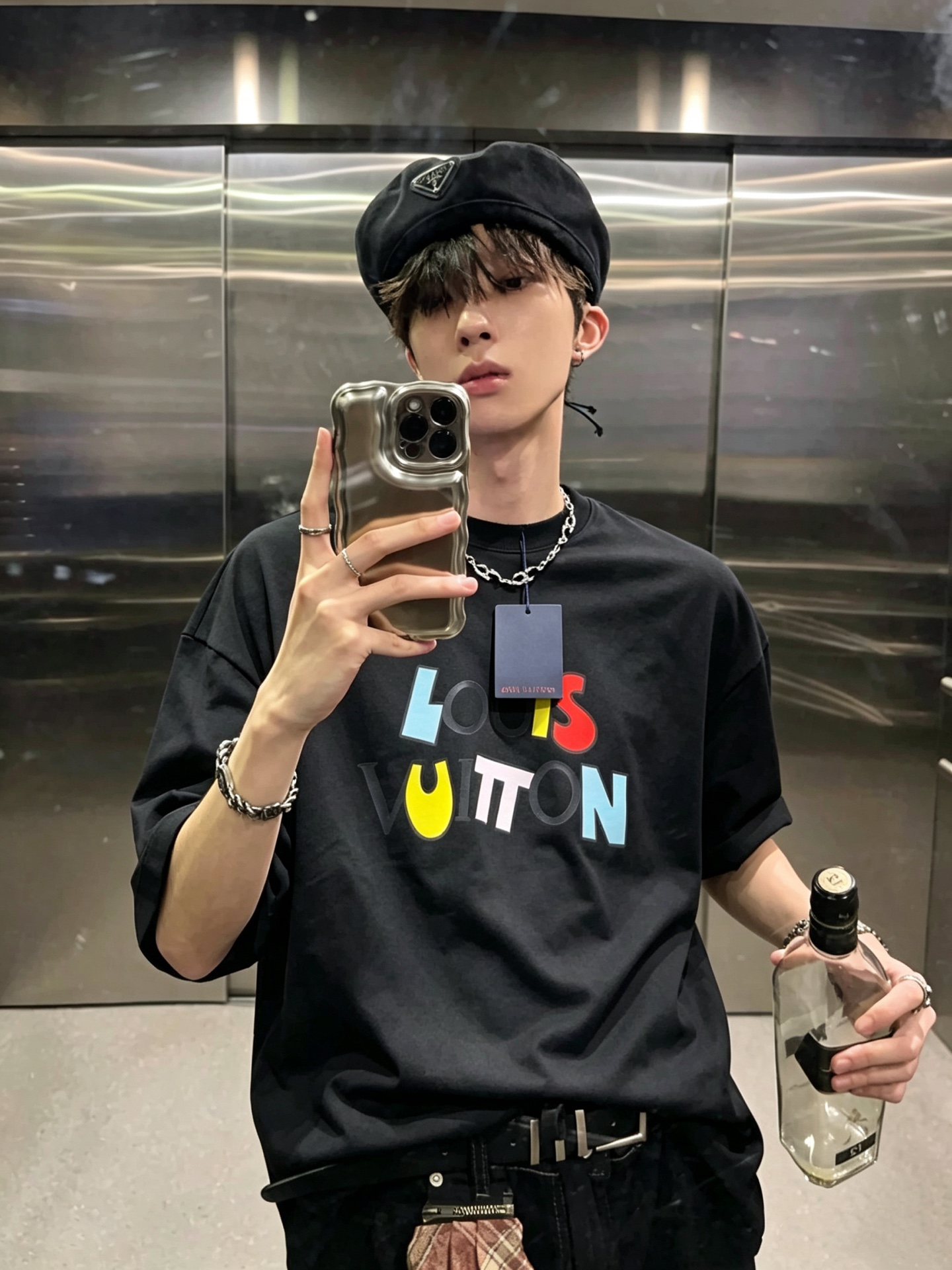 LouisVuitt*路易*登 2026春夏全新系列单品上线，非常时髦前卫的一款男女同款短袖T恤，标识logo图案印花修