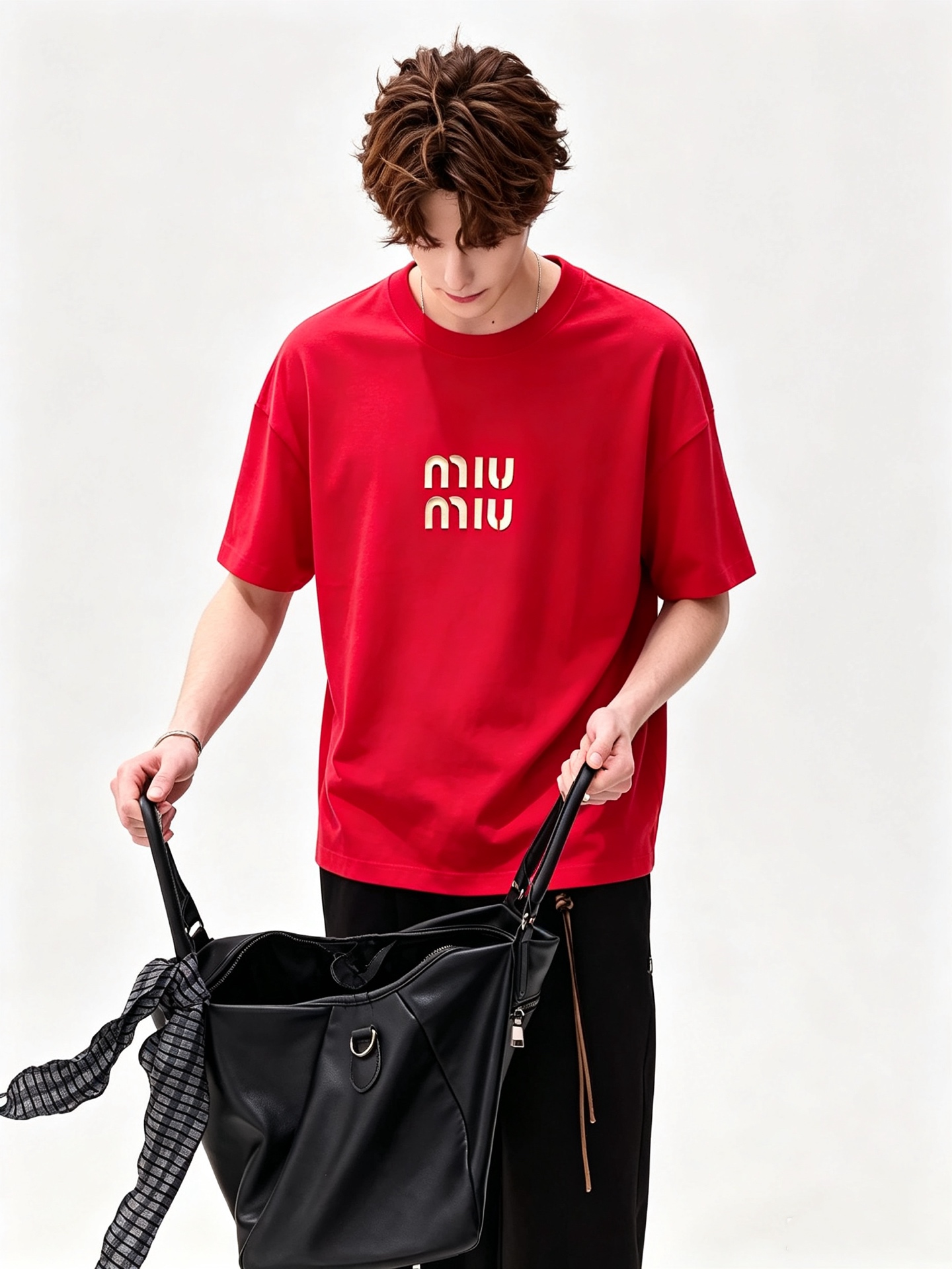 MIUMIU 谬谬2026春夏新款男女同款👫短袖T恤，品牌最新设计元素！既不单调也不复杂,恰到好处的展现品味！客供顶级压