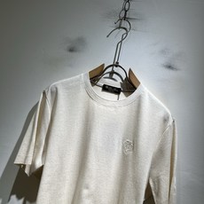 Loro Piana诺悠翩雅 2026春夏男士最新的贸易订单短袖T恤,全品相!!采用logo图案刺绣设计!定制纯棉面料! Loro Piana诺悠翩雅 2026春夏男士最新的贸易订单短袖T恤,全品相!!采用logo图案刺绣设计!定制纯棉面料!