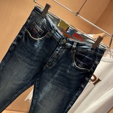 HERM*S 爱*仕 2026春夏男士高端丹宁水洗小直筒牛仔裤 海外贸易公司渠道订单 !男士修身直筒牛仔裤!上海恒隆 HERM*S 爱*仕 2026春夏男士高端丹宁水洗小直筒牛仔裤 海外贸易公司渠道订单 !男士修身直筒牛仔裤!上海恒隆