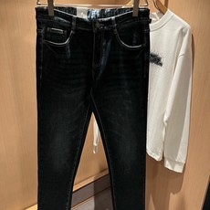 Dio*r 迪家 2026春夏男士水洗小直筒牛仔裤!贸易公司渠道牛货,品相超赞,时尚圈万能的百搭裤王,欧美街拍中高频穿搭 Dio*r 迪家 2026春夏男士水洗小直筒牛仔裤!贸易公司渠道牛货,品相超赞,时尚圈万能的百搭裤王,欧美街拍中高频穿搭