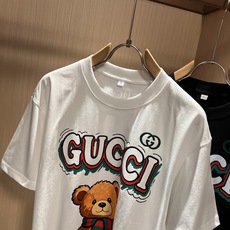 Gucc*古家 2026春夏新款男女同情侣款👫休闲宽松棉质圆领短袖T恤衫!贸易公司渠道稀出,同步官网发售 ! 2 Gucc*古家 2026春夏新款男女同情侣款👫休闲宽松棉质圆领短袖T恤衫!贸易公司渠道稀出,同步官网发售 ! 2