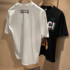 Gucc*古家 2026春夏新款男女同情侣款👫休闲宽松棉质圆领短袖T恤衫!贸易公司渠道稀出,同步官网发售 ! 2 Gucc*古家 2026春夏新款男女同情侣款👫休闲宽松棉质圆领短袖T恤衫!贸易公司渠道稀出,同步官网发售 ! 2