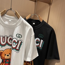 Gucc*古家 2026春夏新款男女同情侣款👫休闲宽松棉质圆领短袖T恤衫!贸易公司渠道稀出,同步官网发售 ! 2 Gucc*古家 2026春夏新款男女同情侣款👫休闲宽松棉质圆领短袖T恤衫!贸易公司渠道稀出,同步官网发售 ! 2