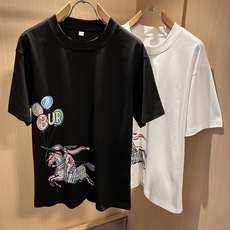 BURBER*Y巴*莉2026春夏新品男女同款👫短袖T恤,重磅来袭,最近比较火热的环保纯棉面料制作而成,高端户外运动休闲 BURBER*Y巴*莉2026春夏新品男女同款👫短袖T恤,重磅来袭,最近比较火热的环保纯棉面料制作而成,高端户外运动休闲