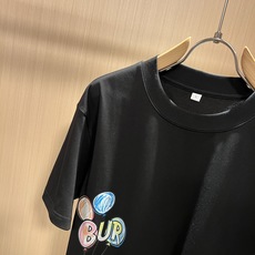 BURBER*Y巴*莉2026春夏新品男女同款👫短袖T恤,重磅来袭,最近比较火热的环保纯棉面料制作而成,高端户外运动休闲 BURBER*Y巴*莉2026春夏新品男女同款👫短袖T恤,重磅来袭,最近比较火热的环保纯棉面料制作而成,高端户外运动休闲