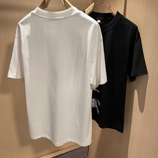BURBER*Y巴*莉2026春夏新品男女同款👫短袖T恤,重磅来袭,最近比较火热的环保纯棉面料制作而成,高端户外运动休闲 BURBER*Y巴*莉2026春夏新品男女同款👫短袖T恤,重磅来袭,最近比较火热的环保纯棉面料制作而成,高端户外运动休闲