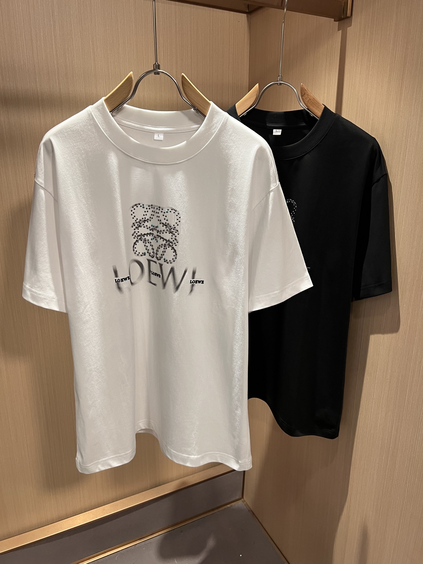 LOE*WE罗*威 2026春夏新款男女同款👫短袖T恤，意大利原厂订单渠道，极具个性高级风，标志logo图案印花工艺设计