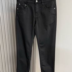 BURBER*Y巴*莉 2026春夏新品男士高端休闲百搭牛仔裤!对于BUR粉丝来说,这样大气的经典设计足矣一眼种草,是今 BURBER*Y巴*莉 2026春夏新品男士高端休闲百搭牛仔裤!对于BUR粉丝来说,这样大气的经典设计足矣一眼种草,是今